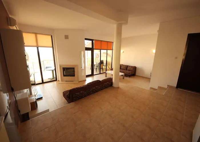 Menada Sunny Hill * Kosharitsa